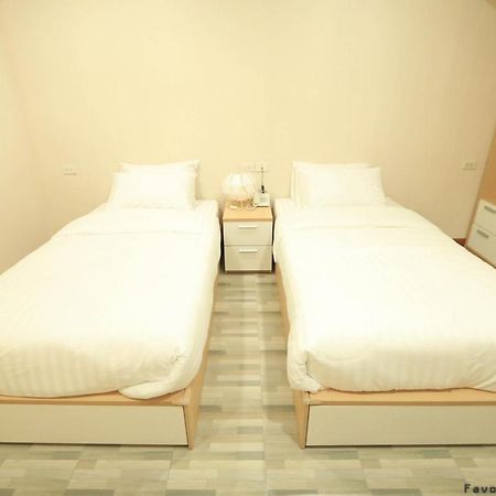 Favori Hostel Bangkok Surawong Banguecoque Exterior foto