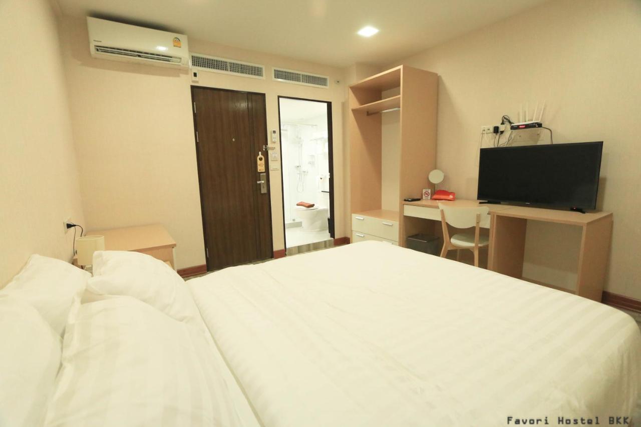 Favori Hostel Bangkok Surawong Banguecoque Exterior foto