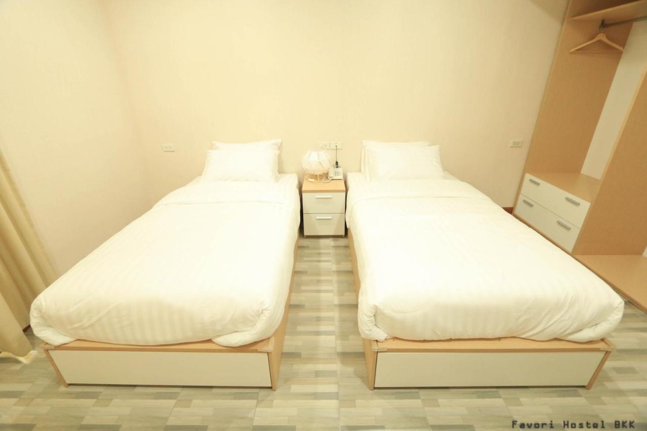 Favori Hostel Bangkok Surawong Banguecoque Exterior foto