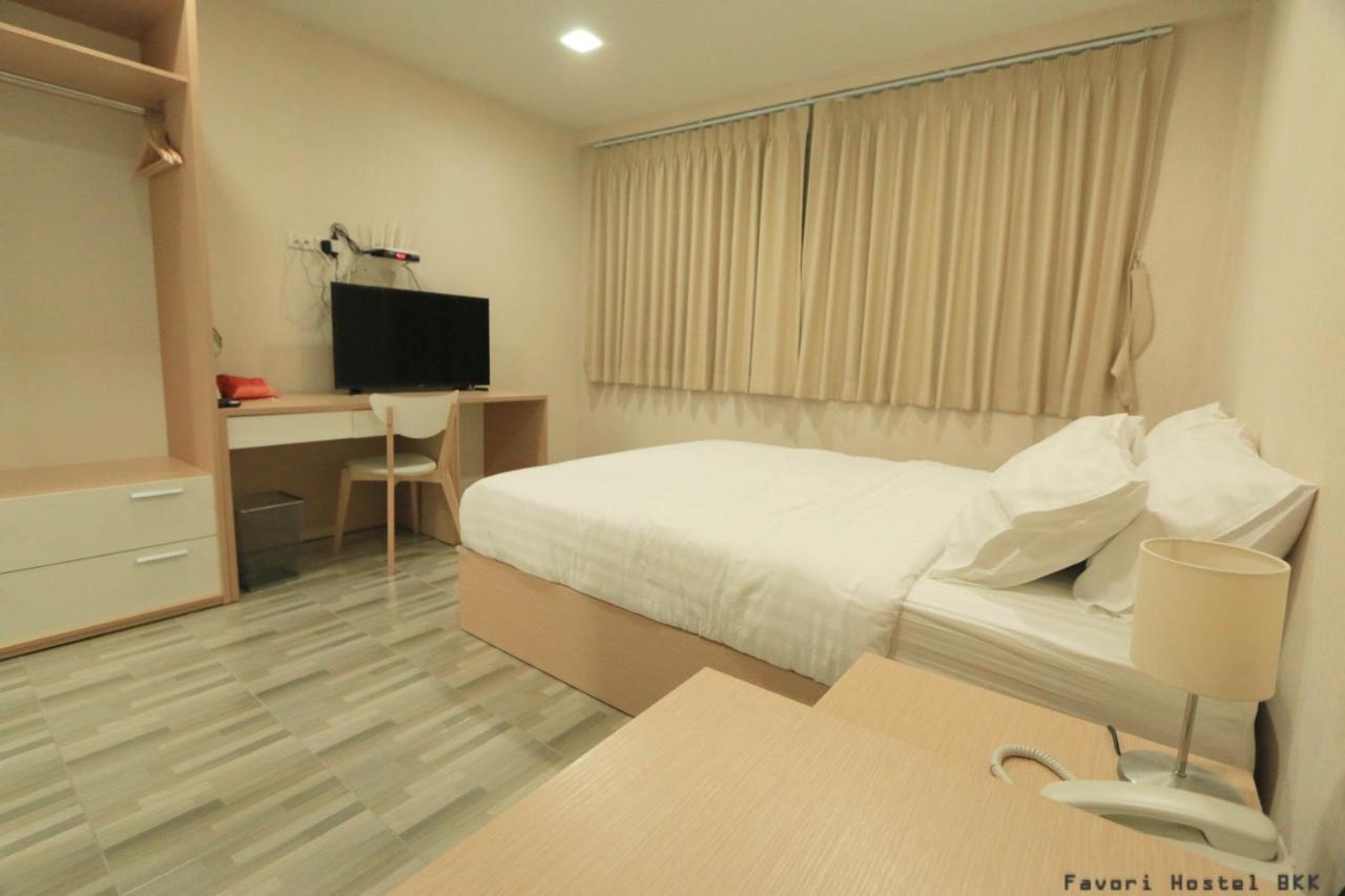 Favori Hostel Bangkok Surawong Banguecoque Exterior foto