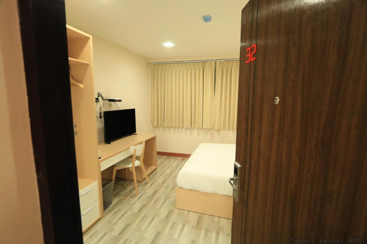 Favori Hostel Bangkok Surawong Banguecoque Exterior foto