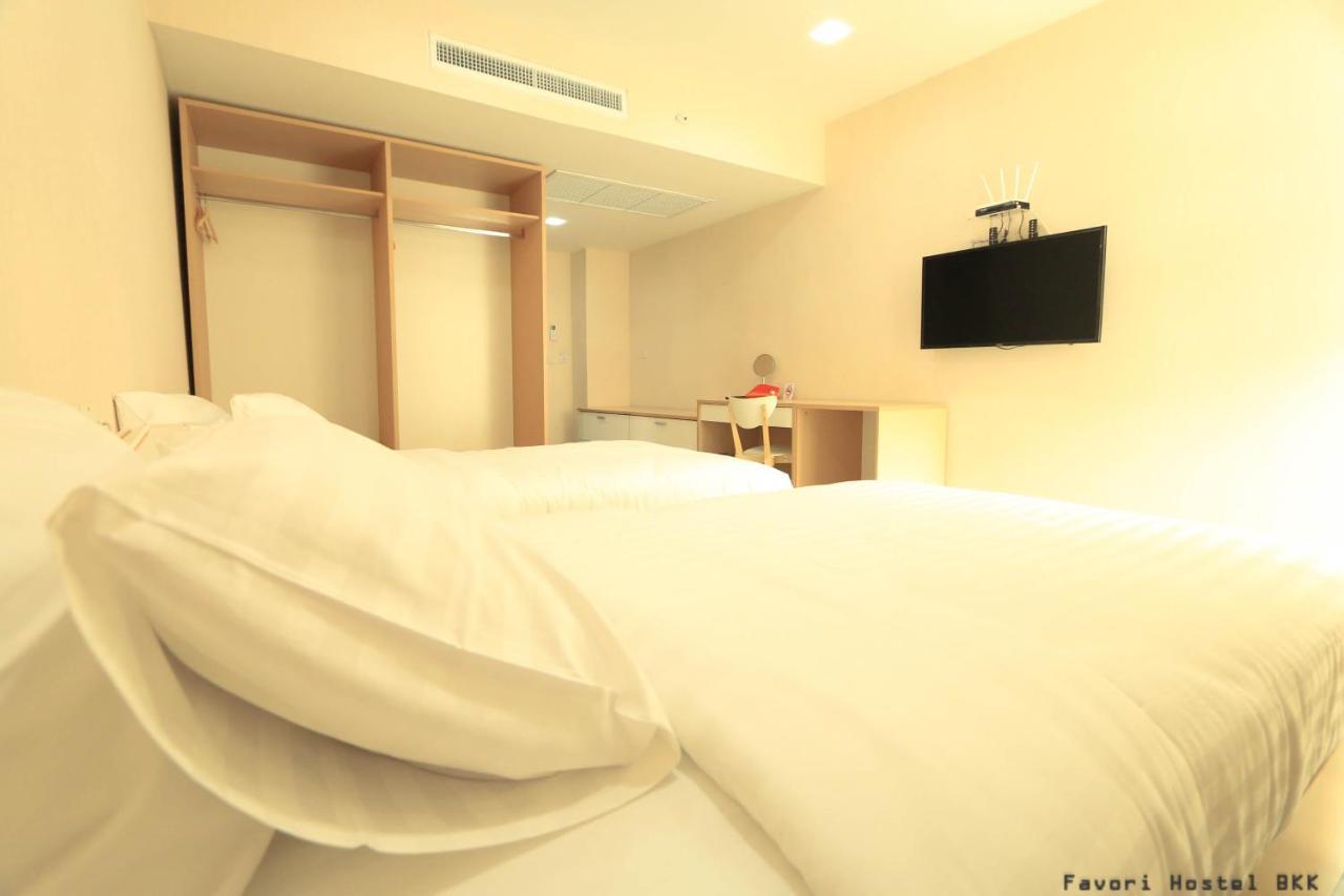 Favori Hostel Bangkok Surawong Banguecoque Exterior foto