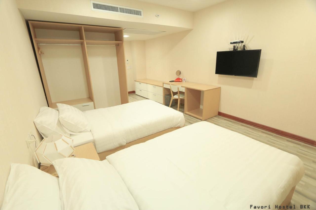 Favori Hostel Bangkok Surawong Banguecoque Exterior foto