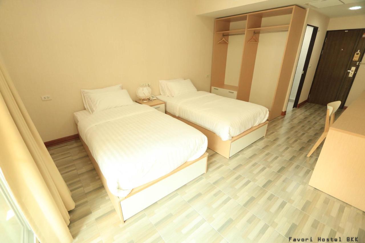 Favori Hostel Bangkok Surawong Banguecoque Exterior foto