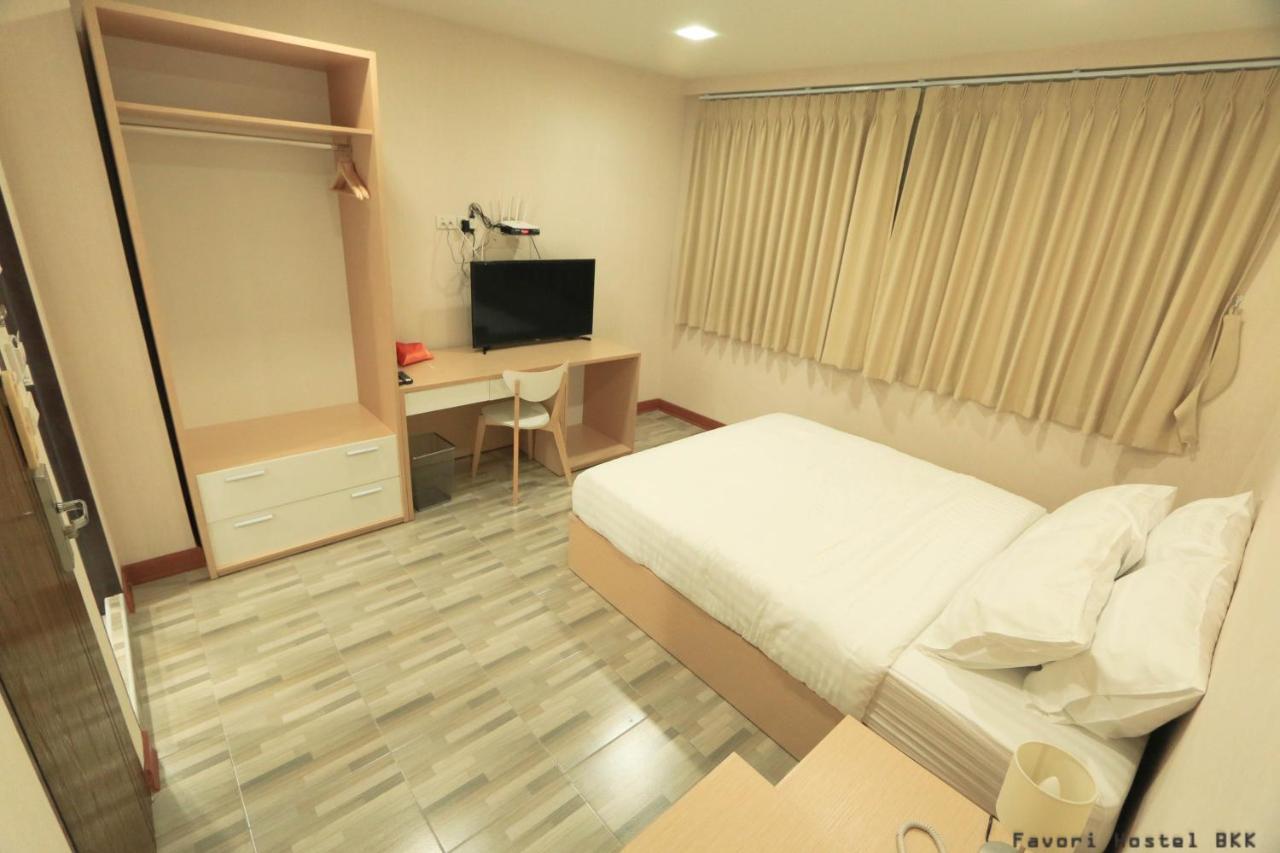 Favori Hostel Bangkok Surawong Banguecoque Exterior foto