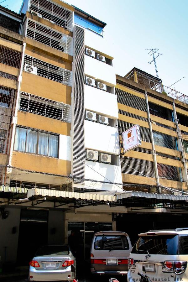 Favori Hostel Bangkok Surawong Banguecoque Exterior foto